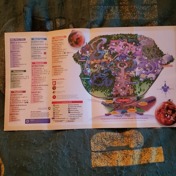 2001 Mickey's Very Merry Christmas Party Guide Map - Picture 4 of 4